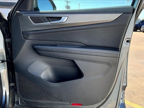 Used 2024 Volkswagen Atlas Cross Sport SE image 22