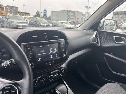 Certified 2021 Kia Soul S image 18