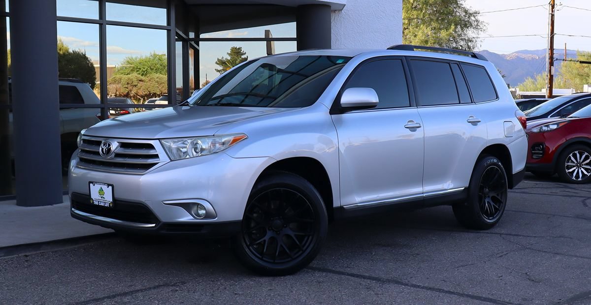 Used 2013 Toyota Highlander Plus FWD image 2