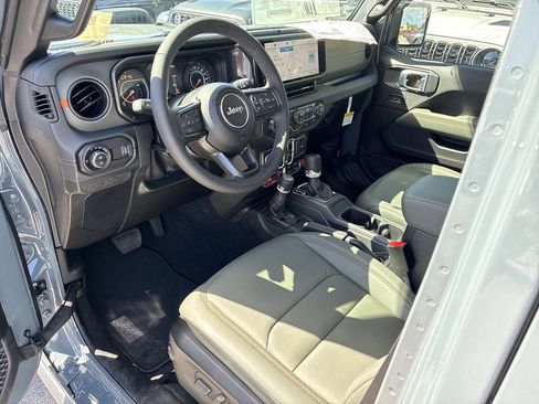 New 2026 Jeep Gladiator Mojave image 11