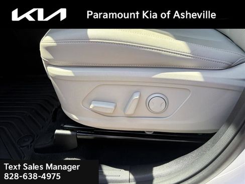 Certified 2025 Kia Sorento EX w/ Panoramic Sunroof Package AWD/4WD image 19