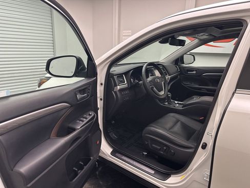 Used 2019 Toyota Highlander Limited Platinum AWD/4WD image 5