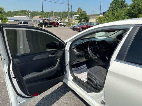 Used 2018 Hyundai Sonata SE FWD image 14