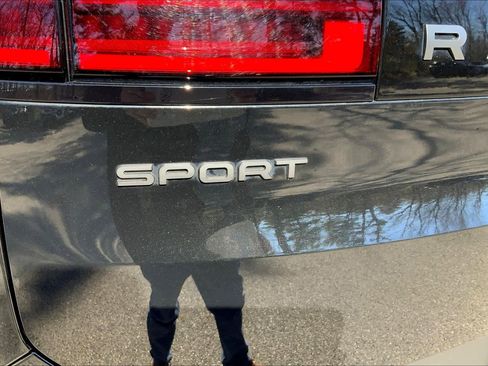 Used 2024 Land Rover Range Rover Sport SE image 10