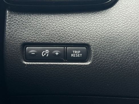 Used 2018 Nissan Rogue Sport SV image 30