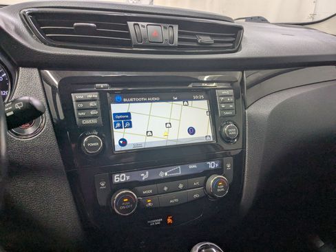 Used 2017 Nissan Rogue Sport SV w/ SV Premium Package AWD/4WD image 15
