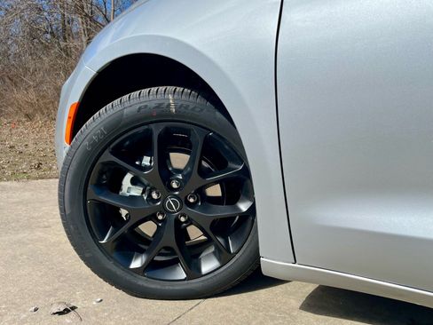 New 2026 Chrysler Pacifica Select w/ S Appearance Package FWD image 10