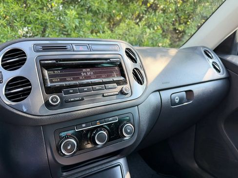 Used 2012 Volkswagen Tiguan LE FWD image 43