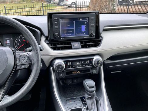 Used 2021 Toyota RAV4 XLE w/ Convenience Package image 7