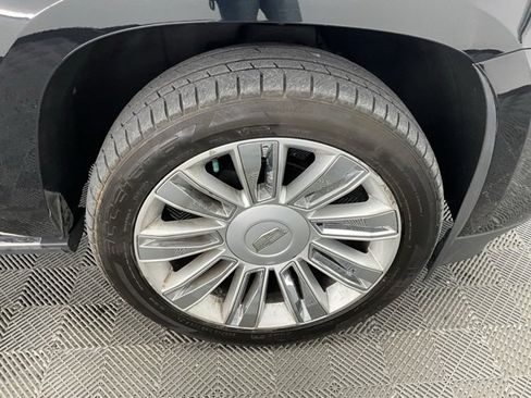 Used 2020 Cadillac Escalade ESV Platinum image 32