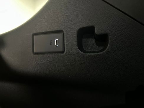 Used 2025 Chevrolet Tahoe LT image 34