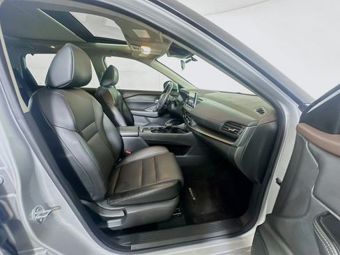 Used 2023 Nissan Rogue SV w/ SV Premium B Package FWD image 31