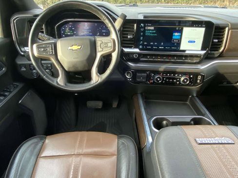 Used 2024 Chevrolet Silverado 2500 High Country image 11