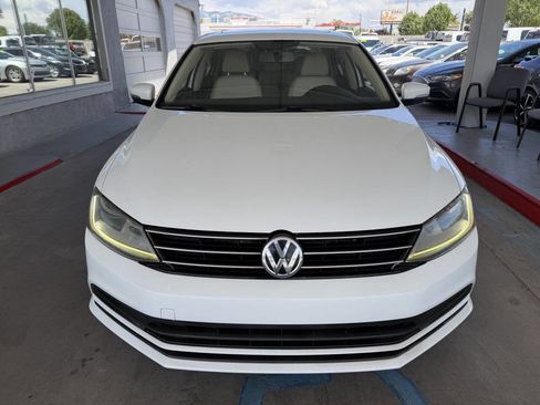 Used 2017 Volkswagen Jetta SE FWD image 3