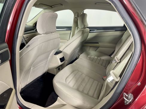 Used 2018 Ford Fusion SE w/ Fusion SE Technology Package image 13