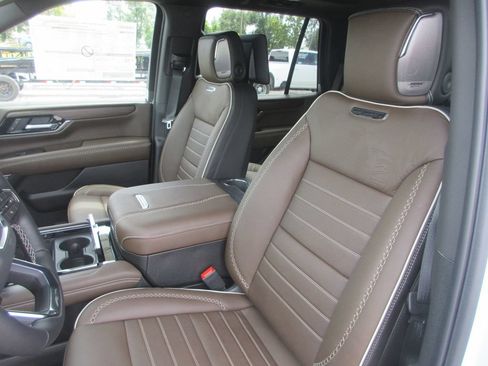 New 2026 GMC Yukon Denali Ultimate AWD/4WD image 11
