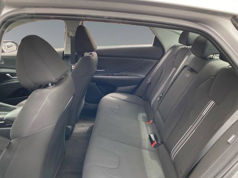 Used 2025 Hyundai Elantra SEL FWD image 13