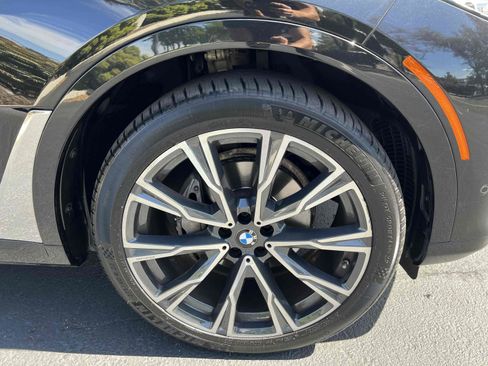 Used 2022 BMW X7 xDrive40i w/ Premium Package image 96