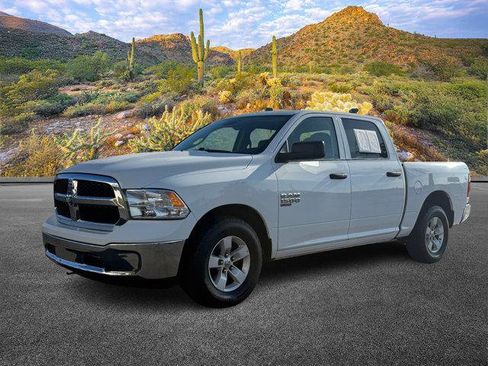 Used 2022 RAM 1500 Classic SLT image 9