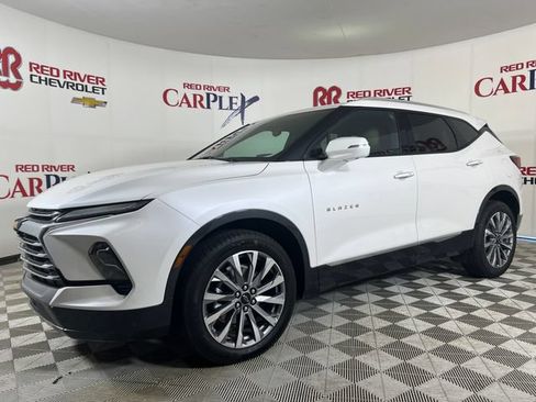 Used 2024 Chevrolet Blazer Premier w/ Driver Confidence II Package FWD image 3