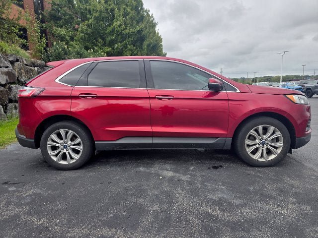 Used 2019 Ford Edge Titanium w/ Cold Weather Package AWD/4WD image 2