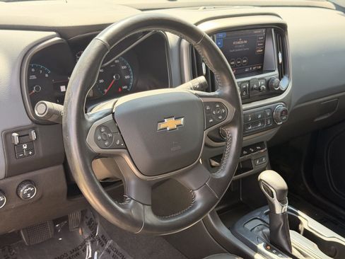 Used 2022 Chevrolet Colorado Z71 w/ Z71 Midnight Edition AWD/4WD image 17