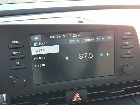 Certified 2025 Hyundai Elantra Sport image 17