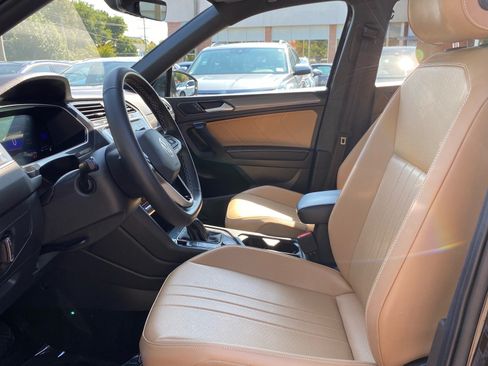 Certified 2024 Volkswagen Tiguan SE w/ Panoramic Sunroof Package AWD/4WD image 11