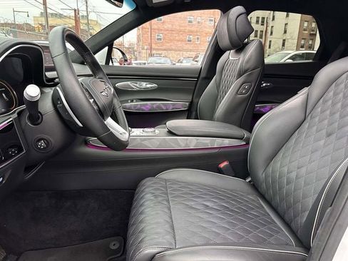 Used 2025 Genesis GV70 3.5T Sport w/ Sport Advanced Package image 18