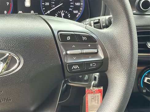 Used 2022 Hyundai Kona SE image 23