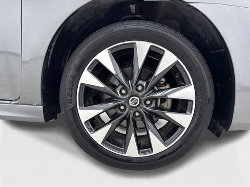 Used 2019 Nissan Sentra SR FWD image 47