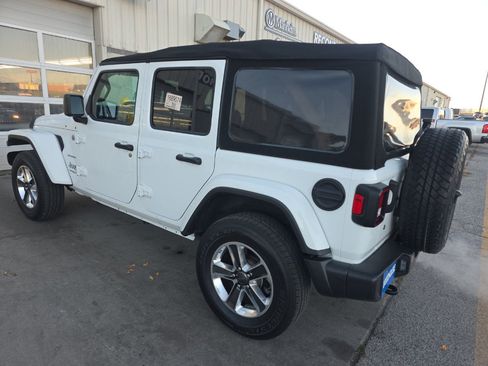 Used 2018 Jeep Wrangler Unlimited Sahara w/ Cold Weather Group image 4