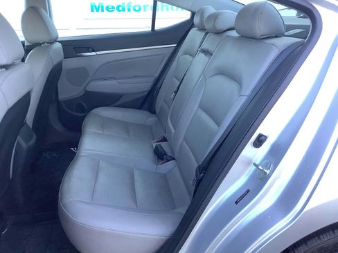 Used 2020 Hyundai Elantra Limited FWD image 13