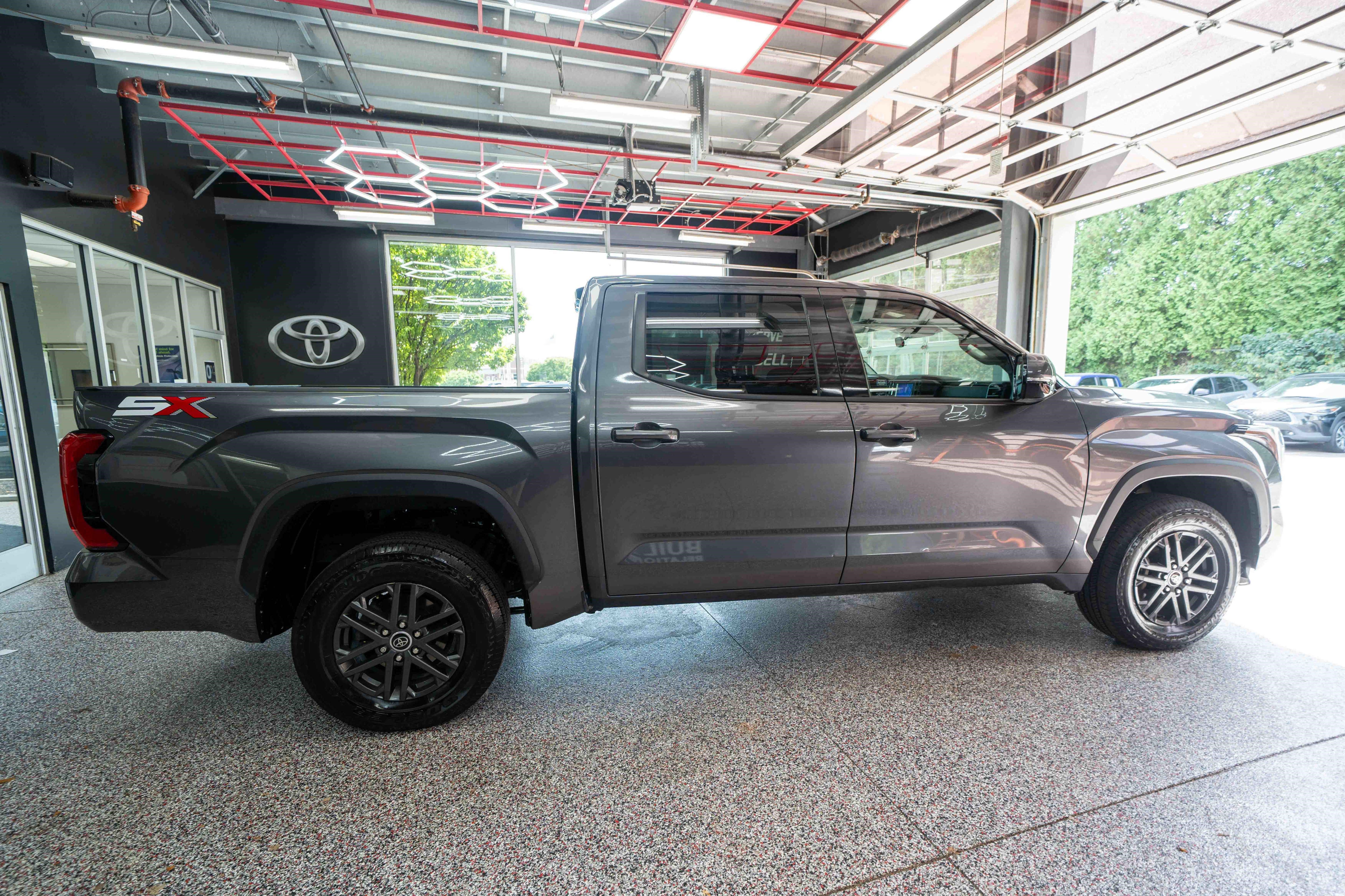 Used 2023 Toyota Tundra SR5 w/ SR5 Convenience Package AWD/4WD image 4