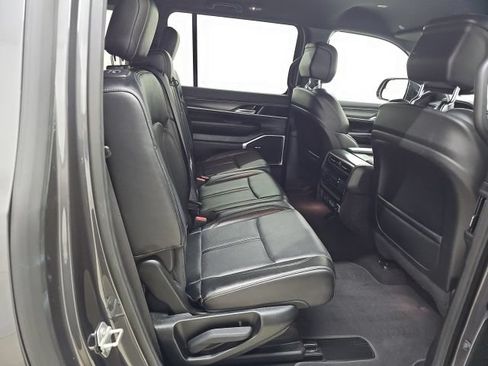 Used 2024 Jeep Wagoneer L Series II w/ Flexible Seating Group AWD/4WD image 20