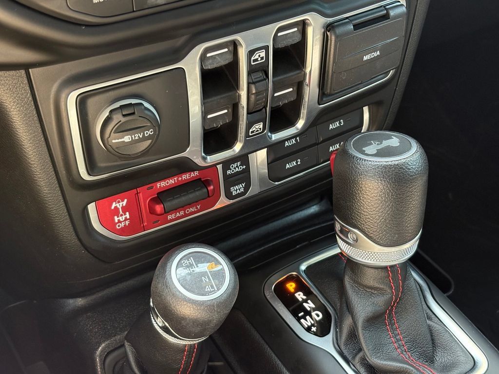 Used 2022 Jeep Wrangler Unlimited Rubicon w/ LED Lighting Group AWD/4WD image 29