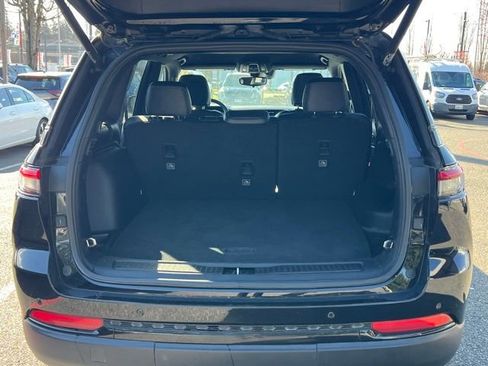 Used 2024 Jeep Grand Cherokee Altitude image 12