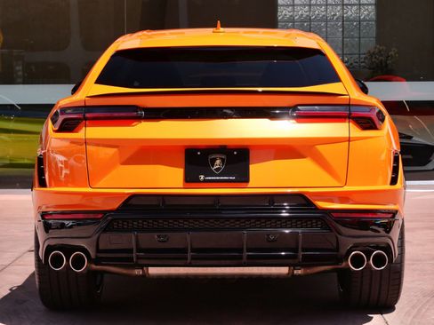 Used 2024 Lamborghini Urus S AWD/4WD image 4