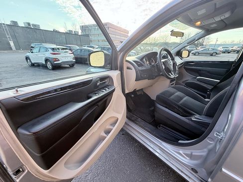 Used 2017 Dodge Grand Caravan SE w/ Power Window Group image 7