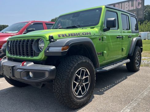 Used 2025 Jeep Wrangler Unlimited Rubicon w/ Convenience Group AWD/4WD image 1