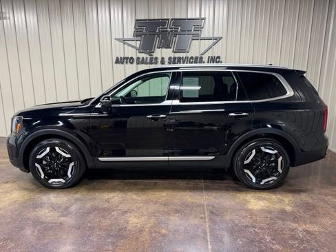 Used 2025 Kia Telluride S FWD image 3