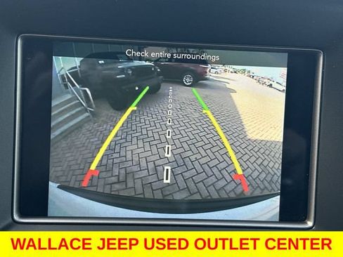 Used 2019 Jeep Grand Cherokee Laredo AWD/4WD image 28