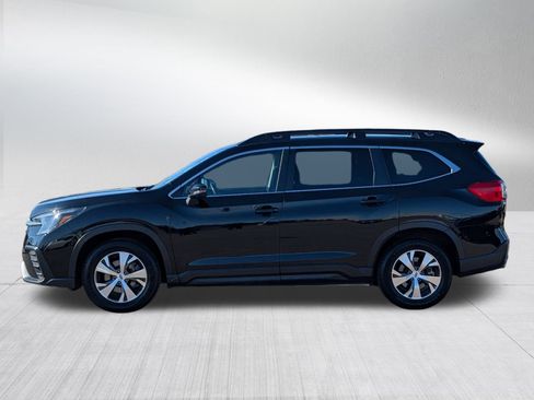 Used 2023 Subaru Ascent Premium image 4