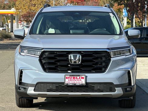 New 2025 Honda Pilot Touring image 9