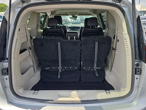 Used 2023 Chrysler Pacifica Touring-L FWD image 59