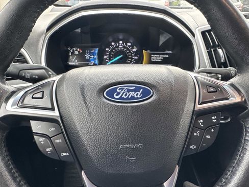 Used 2020 Ford Edge Titanium image 18