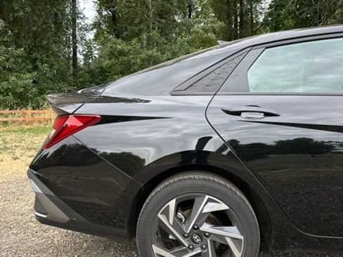 Certified 2025 Hyundai Elantra Sport FWD image 6