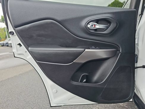 Used 2019 Jeep Cherokee Limited w/ Luxury Group FWD image 25