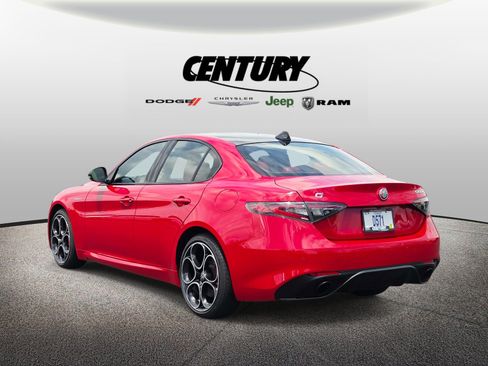 Used 2024 Alfa Romeo Giulia Veloce AWD/4WD image 6