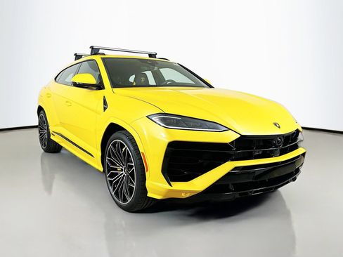 Used 2025 Lamborghini Urus SE AWD/4WD image 3